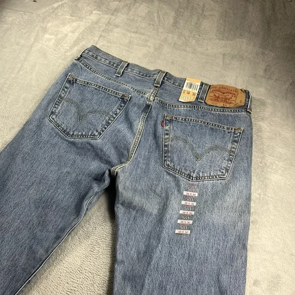 Levi's 501 Jeans Mens 38x30 Blue Straight Leg Button Fly Light Wash Denim NWT